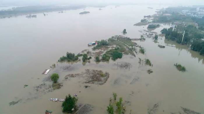 Число погибших при наводнении в Хэнани возросло до 33