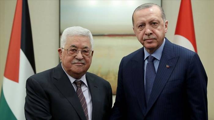 Президент Палестины прибывает в Турцию
