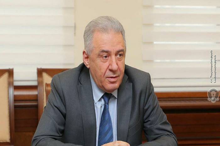 Министр обороны Армении Вагаршак Арутюнян ушел в отставку