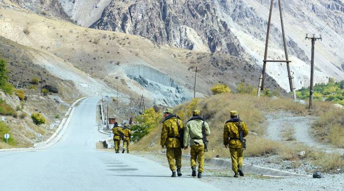 Свыше 300 афганских военных перешли границу с Таджикистаном 