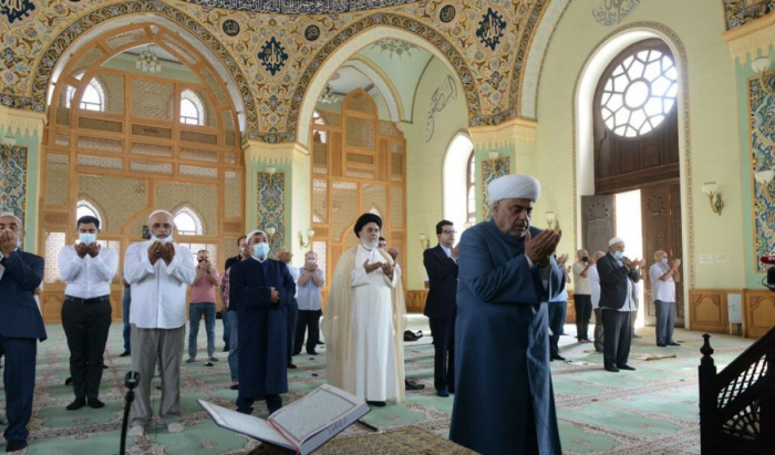 В мечети Тязяпир совершен праздничный намаз