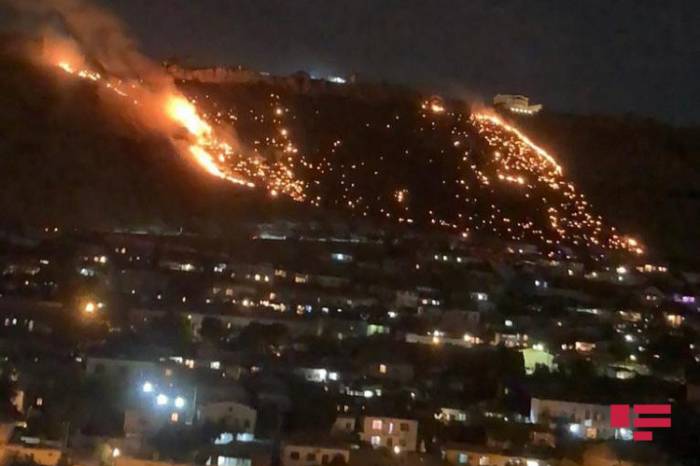 Потушен пожар в поселке Бадамдар - ФОТО - ВИДЕО