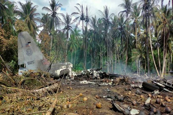 Обнародовано число погибших при крушении самолета на Филиппинах
