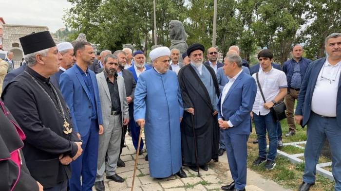 Главы религиозных конфессий Азербайджана посетили мечети в Шуше 