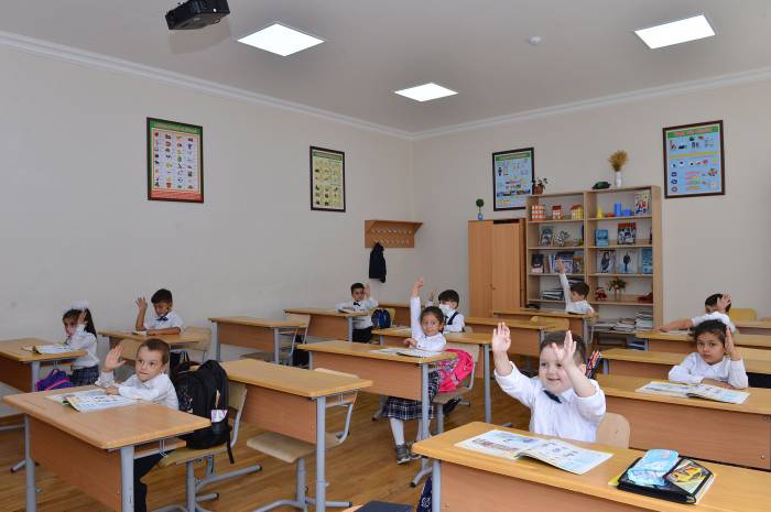 В Азербайджане рассмотрят обращения в связи с приемом детей в I классы 
