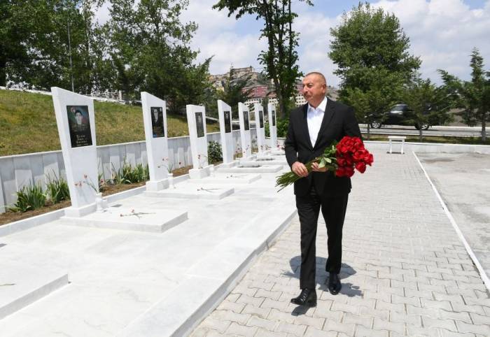 Ильхам Алиев посетил Аллею шехидов в Дашкесане