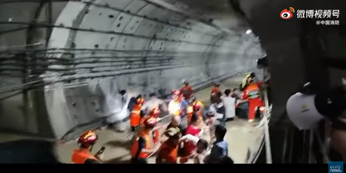 Потоп в китайском метро - ВИДЕО