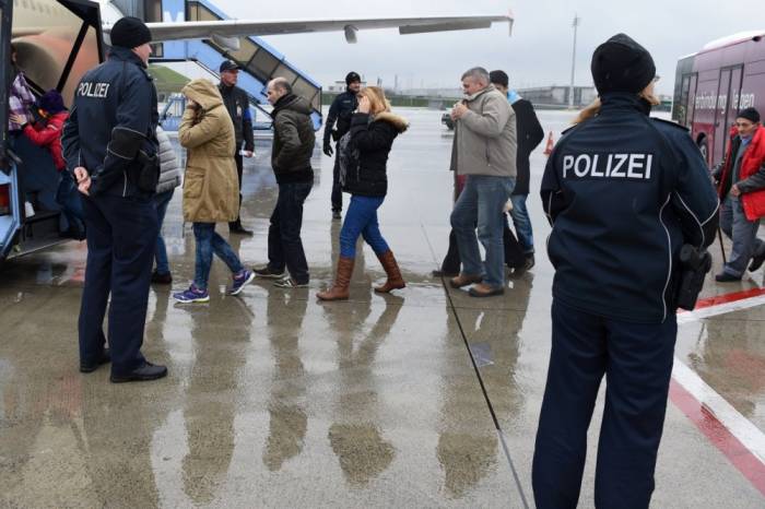 Берлин: Смягчение наказания нелегалам в обмен на добровольный отъезд на родину
