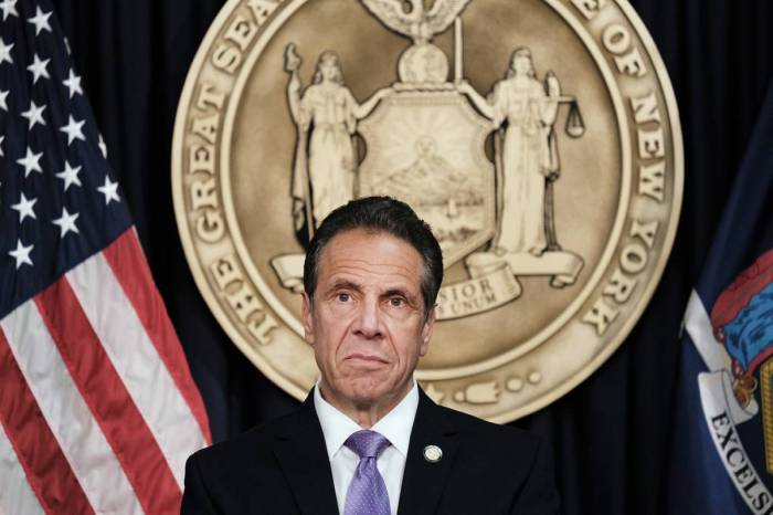 Губернатор Нью-Йорка уходит в отставку 