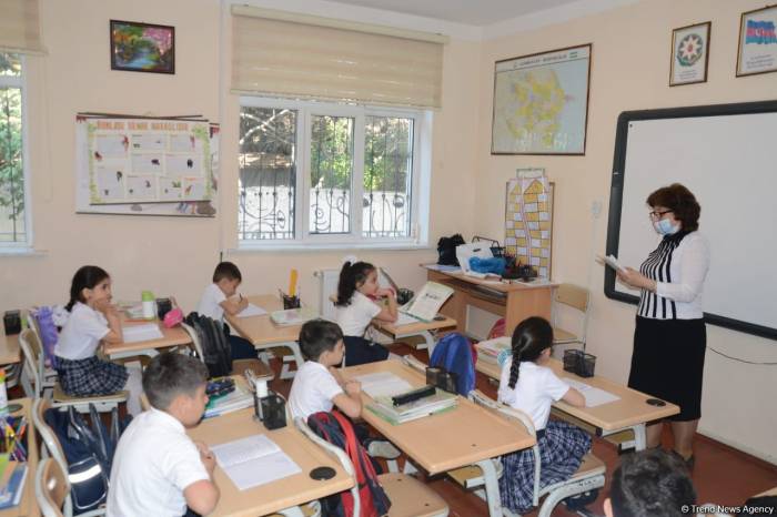 Непривитым учителям Азербайджана не повезло