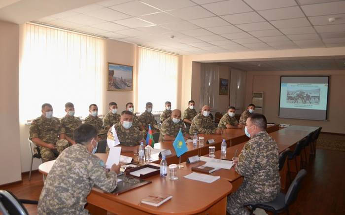 Азербайджанские военные отправились в Казахстан