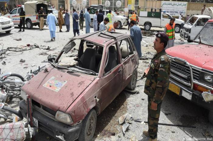 Смертник взорвал транспортное средство в Пакистане