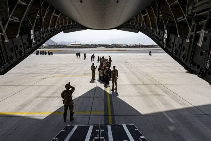 США за неделю эвакуировали из Афганистана около 17 тыс. человек
