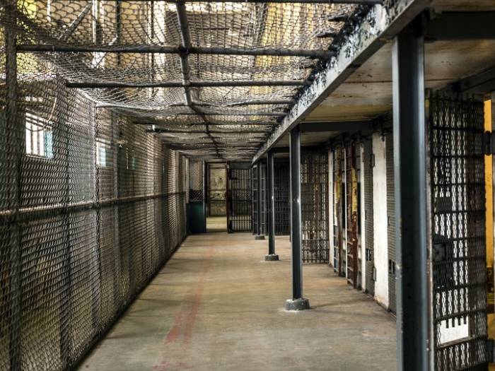 В Вирджинии заключенные захватили контроль в тюрьме 