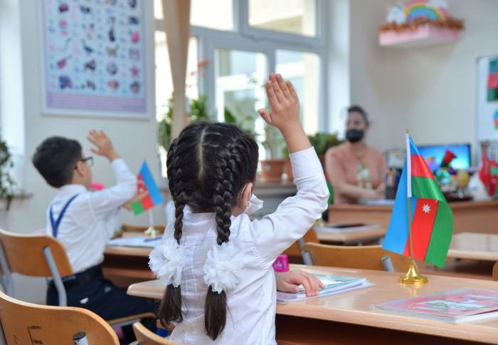 В средних школах Азербайджана занятия будут проводится 5 дней в неделю
