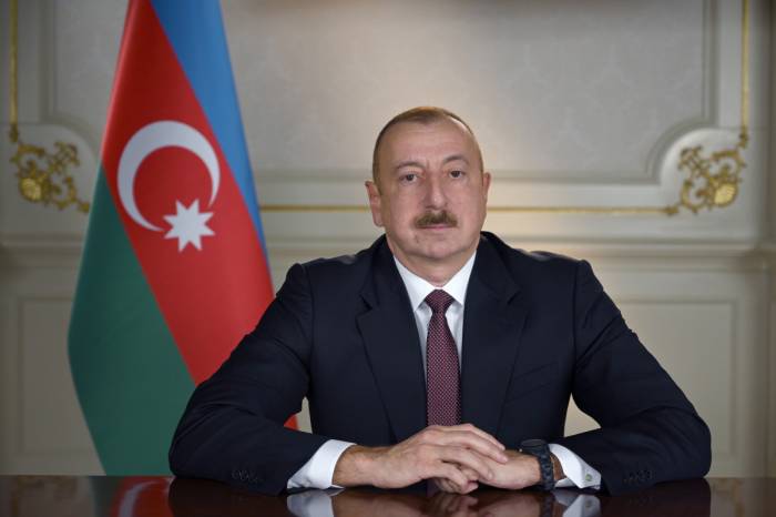 Президент Азербайджана наградил Азиза Санджара
