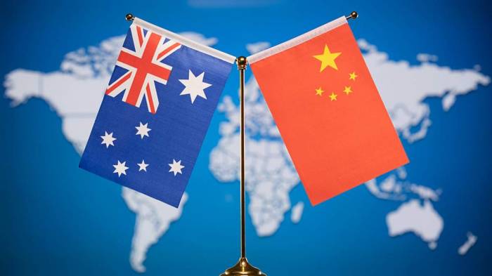 Австралия рубит китайский сук, на котором сидит