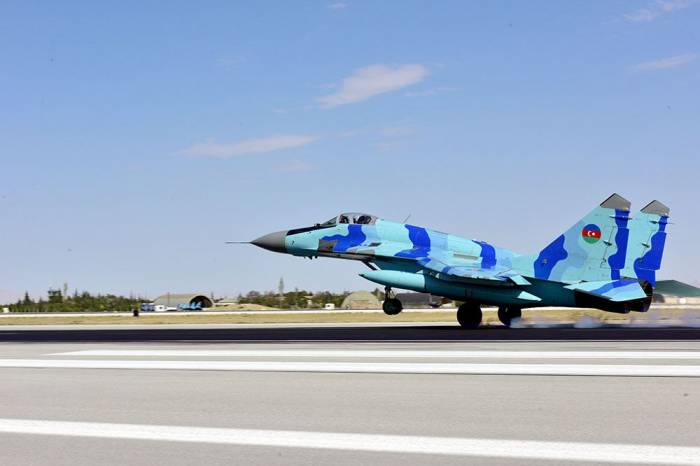 Военные летчики Азербайджана и Турции продолжают учения 