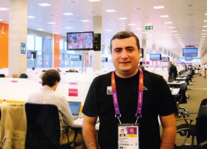 Азербайджанский журналист подключен к аппарату ЭКМО