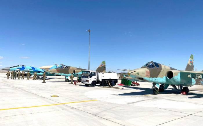 Азербайджанские военные пилоты провели полеты на учениях "TURAZ Şahini-2021"  