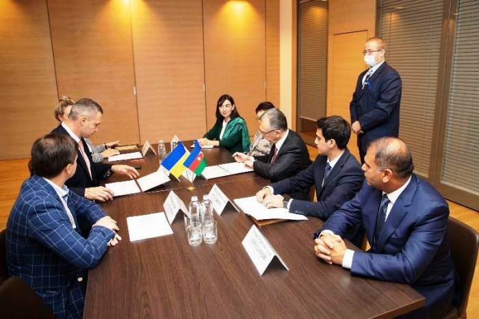 Баку и Киев подписали протокол о побратимстве 
