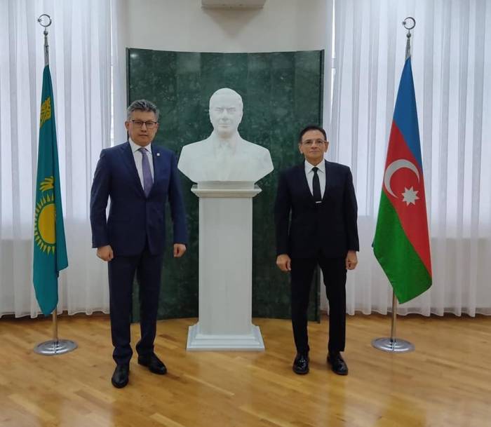Мадат Гулиев встретился с министром торговли Казахстана