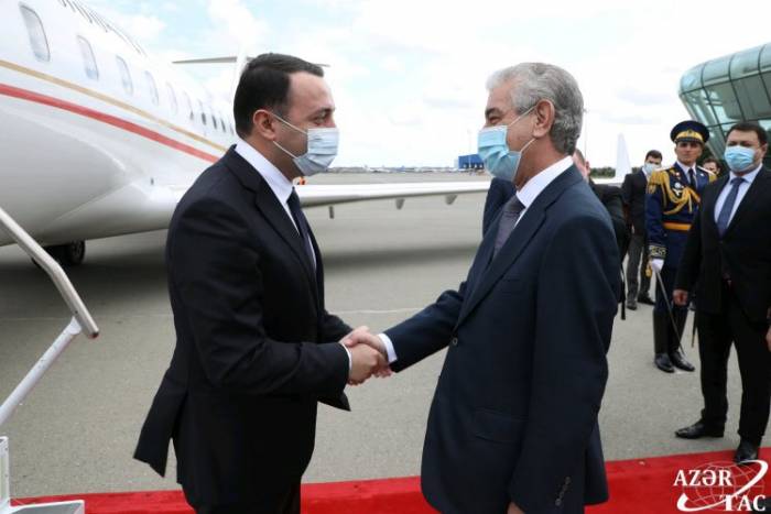 Премьер Грузии прибыл в Баку
