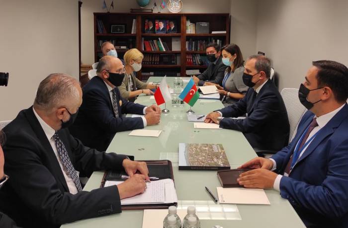 Главы МИД Азербайджана и Польши обсудили стратегическое партнерство
