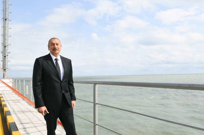 Президент Ильхам Алиев на открытии новой эстакады-насосной станции - ФОТО