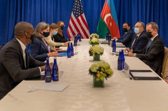 Глава МИД Азербайджана встретился с заместителем госсекретаря США

