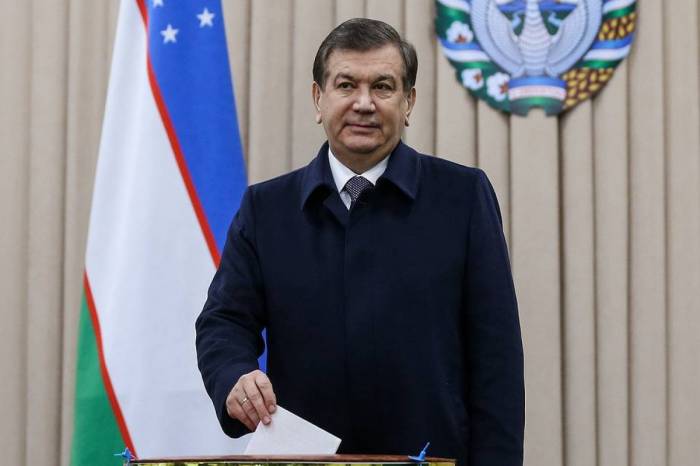 Глава Узбекистана проголосовал на президентских выборах
