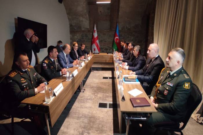 Министр обороны Грузии встретился с Закиром Гасановым