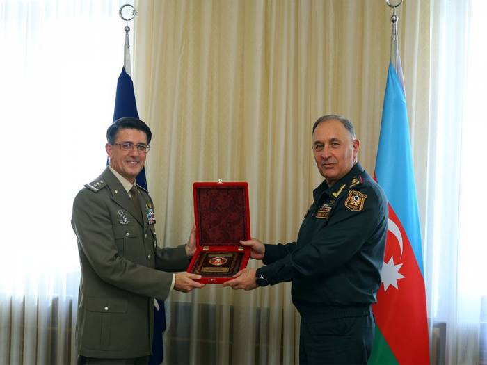 Начальник Генштаба ВС Азербайджана встретился с делегацией НАТО