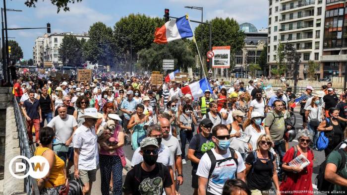 Жители Европы протестуют против коронавирусных ограничений - ВИДЕО