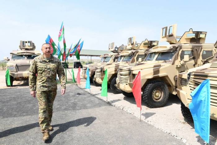 Ильхам Алиев и Мехрибан Алиева на открытии нового комплекса воинской части ГПС