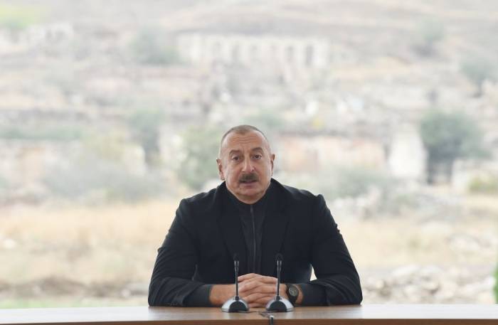Ильхам Алиев: Какой-то провинциальный мулла в Иране выдумал клевету на Азербайджан, я сказал - не обращайте внимания
