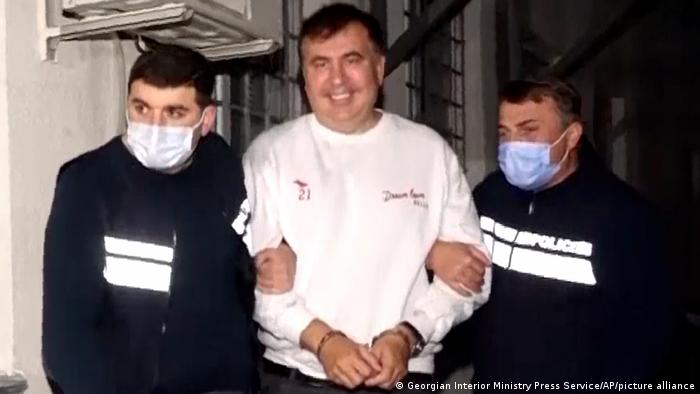 МВД Грузии опубликовало видео перевода Саакашвили в пенитенциарное учреждение