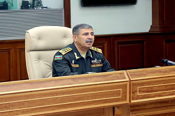 На служебном совещании министр обороны дал соответствующие поручения войскам

