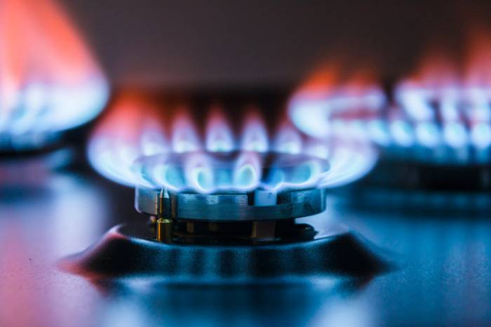 Цена на газ в Европе опустилась ниже 900 долларов
