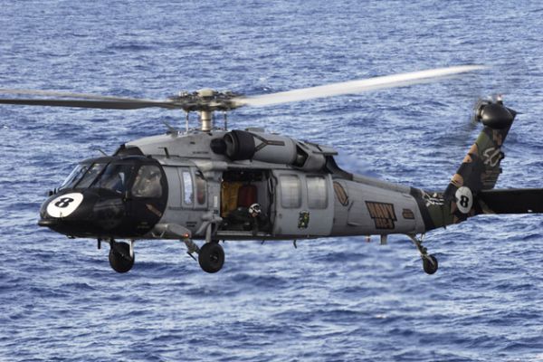 Вертолет ВМС Австралии упал в море