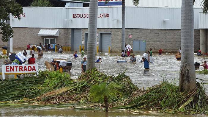 В Мексике из-за наводнения эвакуировали свыше 2,4 тыс. человек 