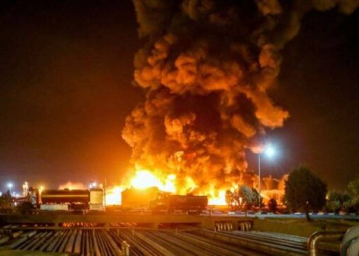 В Иране на нефтепроводе произошел мощный взрыв, есть погибшие