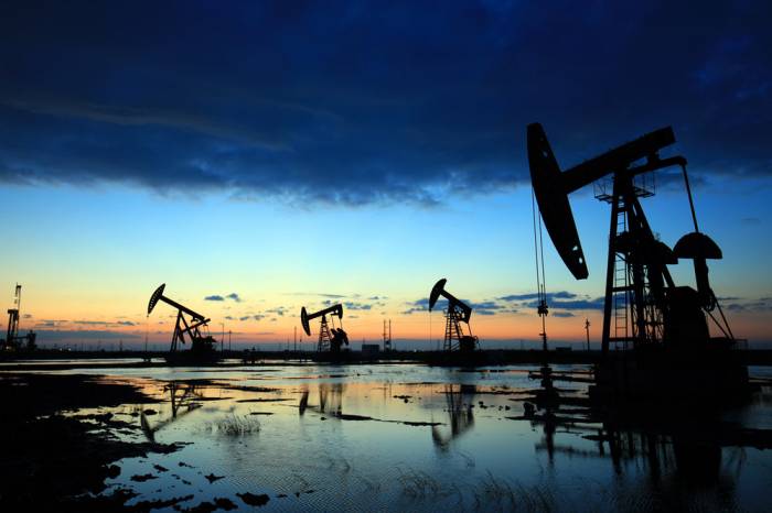 Нефть дешевеет на мировых рынках

