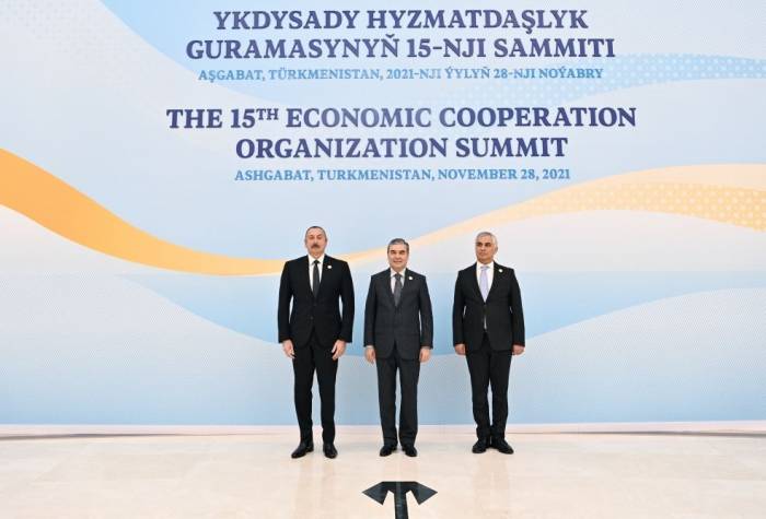 Ильхам Алиев принимает участие в 15-м саммите ОЭС - ФОТО