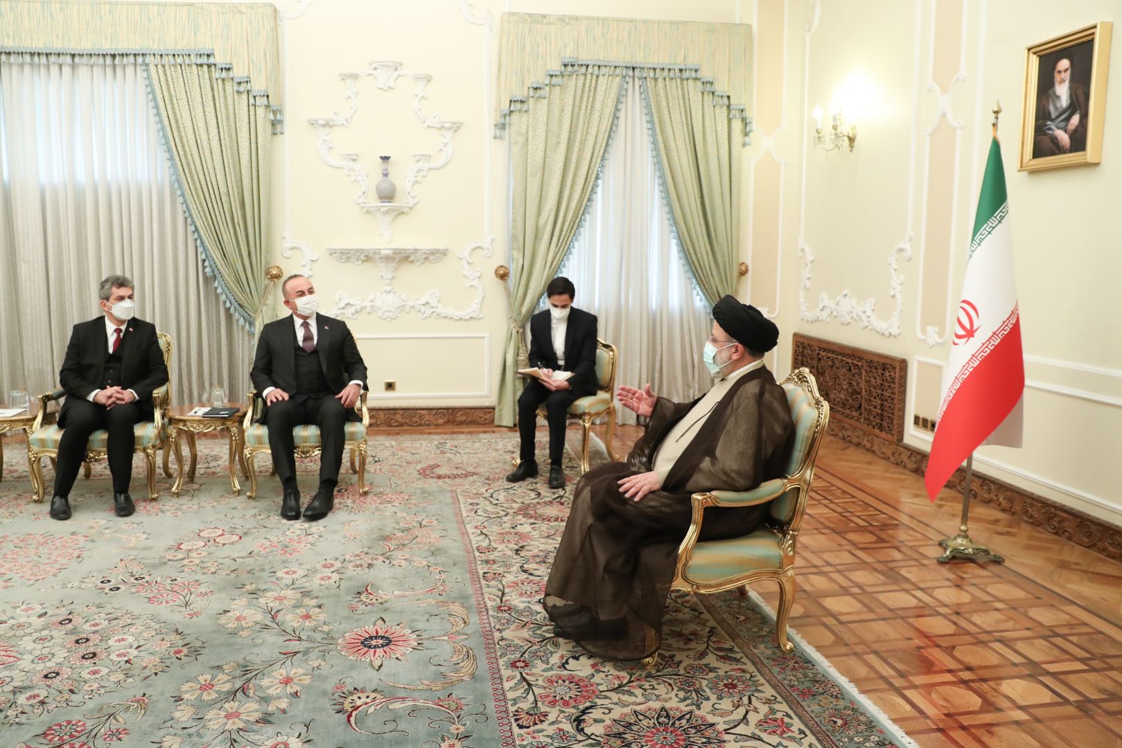 Раиси оценил связи Ирана с Азербайджаном и Турцией
