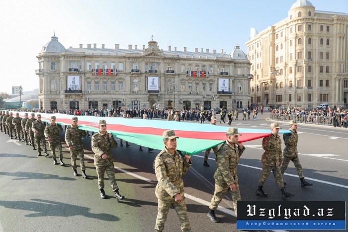 Марш Победы в Баку - ФОТО

