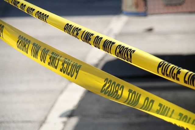 Трое полицейских получили ранения при стрельбе в Окленде
