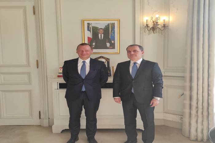 Джейхун Байрамов встретился с дипломатическим советником Президента Франции