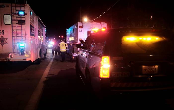 Пять человек погибли при наезде машины на толпу в США