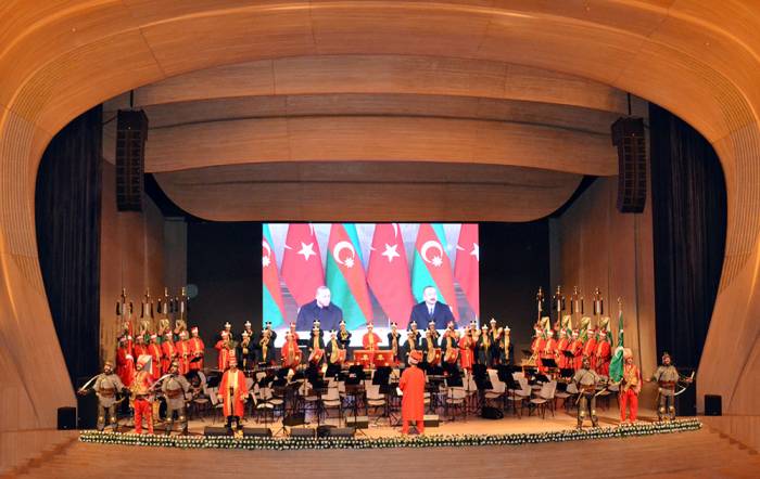 Турецкий ансамбль «Мехтеран» выступил на концерте по случаю Дня Победы - ВИДЕО